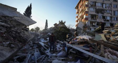 Επιχείρηση για τους Έλληνες αγνοούμενους ετοιμάζει η ΕΜΑΚ - «Έβγαλαν ζωντανούς από το κτίριο» λέει ο ανιψιός τους