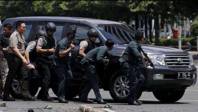 Επίθεση τζιχαντιστών σε εμπορικό κέντρο στη Τζακάρτα