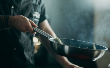Κάρπαθος: «Μεμονωμένο συμβάν» απαντά το εστιατόριο, όπου τηγάνιζαν ζωντανά ψάρια