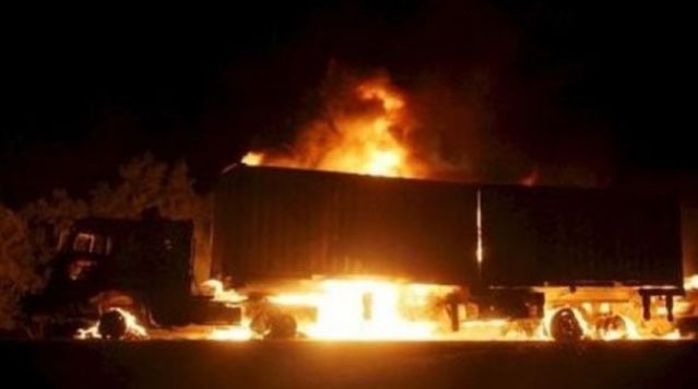 Συναγερμός για φωτιά σε νταλίκα στην εθνική οδό