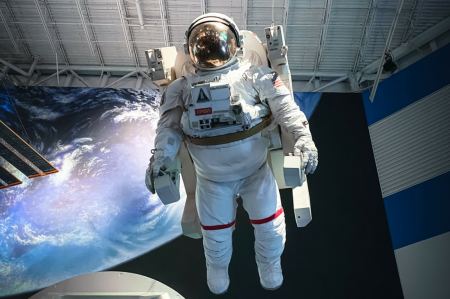 Αστροναύτες πίνουν ανακυκλωμένο νερό από ιδρώτα και ούρα