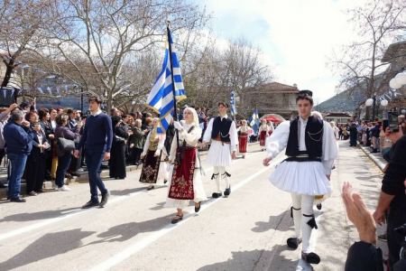 Η γιορτή και η παρέλαση της 25ης Μαρτίου στην Αμφίκλεια (ΦΩΤΟ)