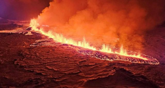 Ισλανδία: Η έκρηξη ηφαιστείου «δεν είναι τουριστικό αξιοθέατο» – Μειώνεται η ροή της λάβας – Δείτε LIVE εικόνα