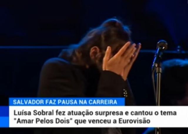 “Λύγισε” στη σκηνή ο νικητής της Eurovision – Με δάκρυα στα μάτια αγκάλιασε την αδελφή του [vid]