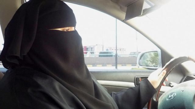 Επεσε το &quot;κάστρο&quot;: Στη Σ. Αραβία οι γυναίκες μπορούν να οδηγούν
