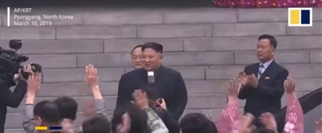 Κιμ Γιονγκ Ουν: Απέλυσε επί τόπου τον προσωπικό του φωτογράφο! [video]