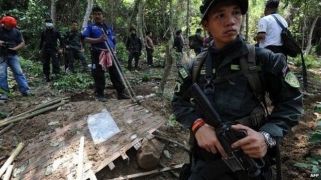 Μαλαισία: Βρέθηκαν 139 μαζικοί τάφοι. Πιθανόν να είναι θαμμένοι μετανάστες