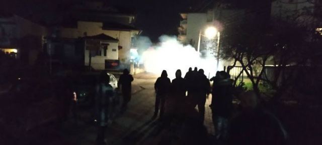 18 συλλήψεις για τα επεισόδια έξω από το σπίτι της βουλευτού του ΣΥΡΙΖΑ Μπέτυς Σκούφα