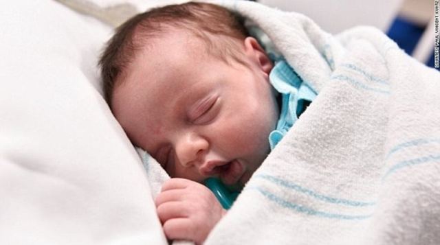Ιατρικό θαύμα: Αυτό το μωρό γεννήθηκε δύο φορές
