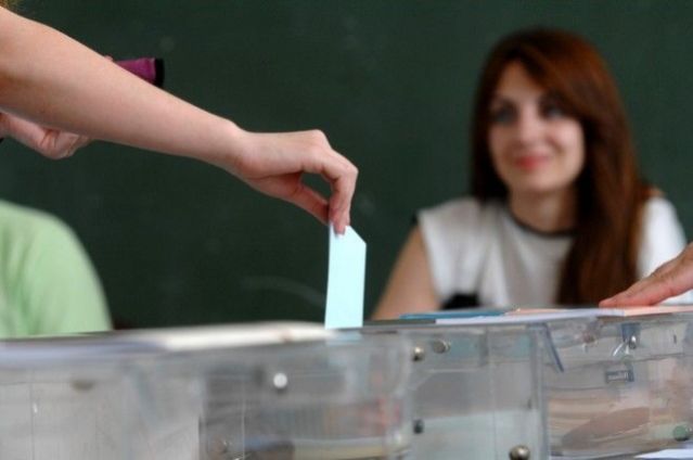 Ανοίγει η ψαλίδα υπέρ του ΣΥΡΙΖΑ σε νέα δημοσκόπηση. 8 κόμματα στην βουλή