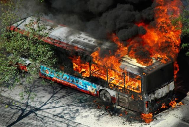 Λεωφορείο κάηκε στον δρόμο