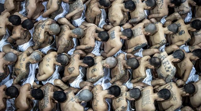 Ελ Σαλβαδόρ: Άλλοι 2.000 κρατούμενοι μετάγονται στη «μεγαλύτερη φυλακή της Αμερικής» - Φωτογραφίες και βίντεο