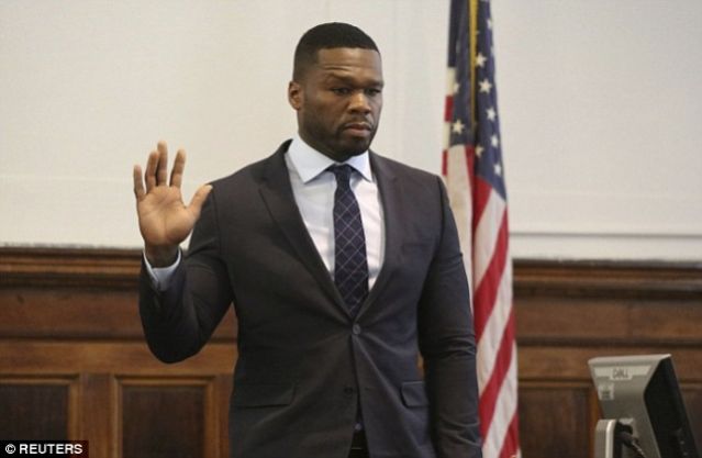 Ο 50 Cent με φθαρμένο κοστούμι στο δικαστήριο για να πείσει ότι χρεοκόπησε...