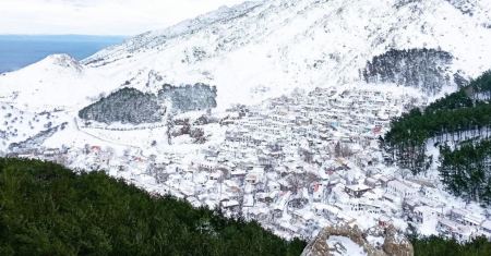Εντυπωσιακές εικόνες από την χιονισμένη Σαμοθράκη (ΦΩΤΟ)