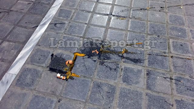 Λαμία: Δέχθηκαν «επίθεση» με αυγά στο κέντρο της πόλης
