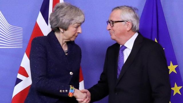 Γιούνκερ σε Μέι: Η ΕΕ δεν θα επαναδιαπραγματευθεί το Brexit