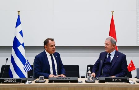 Παναγιωτόπουλος - Ακάρ: Διατήρηση της επικοινωνίας και των συναντήσεων μεταξύ Ελλάδας και Τουρκίας