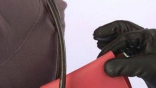 Έκλεψαν κόκκινο πορτοφόλι – Βοηθήστε να το βρούμε