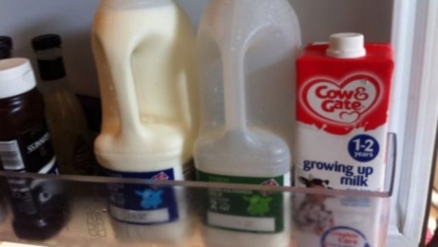 Προσοχή! Γιατί δεν πρέπει να βάζετε το γάλα στην πόρτα του ψυγείου!