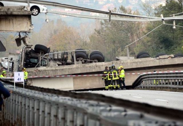 Συγκλονιστικό ΒΙΝΤΕΟ: Η στιγμή κατάρρευσης της γέφυρας που συνέθλιψε αυτοκίνητα