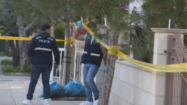 Ένα μαχαίρι, ένας αυτουργός, πολλά ερωτήματα για τη διπλή δολοφονία στη Κύπρο