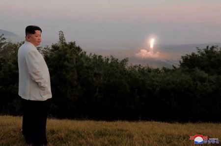 Βόρεια Κορέα: Απειλητικός ο Κιμ Γιονγκ Ουν μετά τις νέες δοκιμές πυραύλων – «Έτοιμοι για πραγματικό πόλεμο»