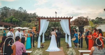 Η αντίδραση μίας νύφης όταν τα πεθερικά της έφεραν ακάλεστο κόσμο στον γάμο της έγινε viral
