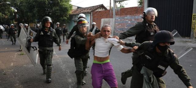 Χάος στη Βενεζουέλα, επεισόδια στα σύνορα με την Κολομβία