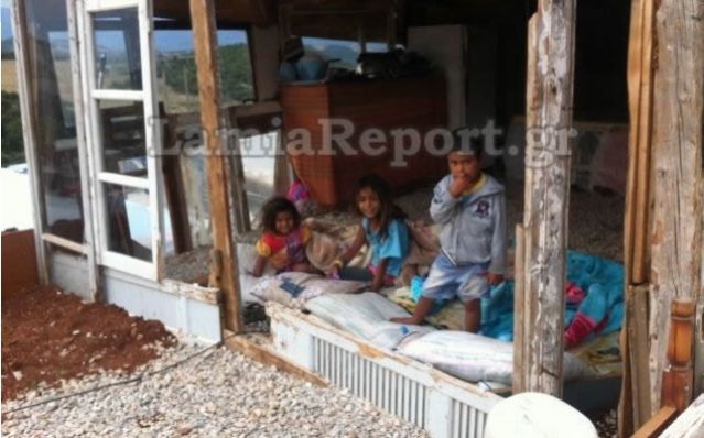 «Υγειονομική βόμβα» πάνω απ΄ τη Λαμία - Δείτε πως ζουν οι ρομά στην Καμηλόβρυση (ΦΩΤΟ - ΒΙΝΤΕΟ)