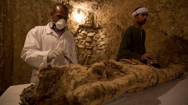 Αρχαιολόγοι ανακάλυψαν μούμια 3.500 ετών σε ανεξερεύνητο τάφο στο Λούξορ