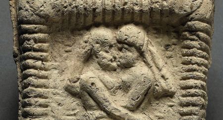 Νέα έρευνα αποκαλύπτει: Οι άνθρωποι φιλήθηκαν για πρώτη φορά πριν... 4.500 χρόνια