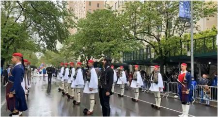 Παρά την βροχή η ομογένεια γιόρτασε με μια λαμπρή παρέλαση την 25η Μαρτίου στη Νέα Υόρκη