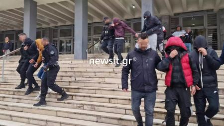 Θεσσαλονίκη: Ποινικές διώξεις στις 21 συλληφθέντες για την ομοφοβική επίθεση