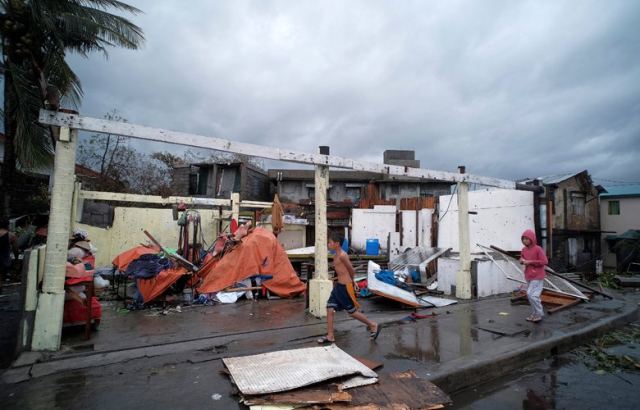 Φονικός τυφώνας στις Φιλιππίνες: Στους 10 οι νεκροί