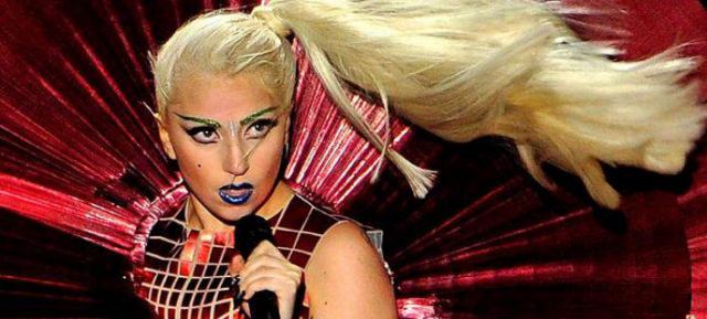Γυναίκα της χρονιάς ανακήρυξε τη Lady Gaga το περιοδικό Billboard (φώτο &amp; βίντεο)