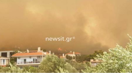 Πάρνηθα: Περικυκλωμένες από τη φωτιά 50 μοναχές στη Μονή Κλειστών -Σπεύδει η ΕΜΑΚ