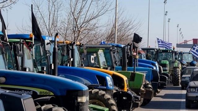 Συνεχίζονται τα μπλόκα των αγροτών - Πότε κλείνει η εθνική οδός στην Πελασγία