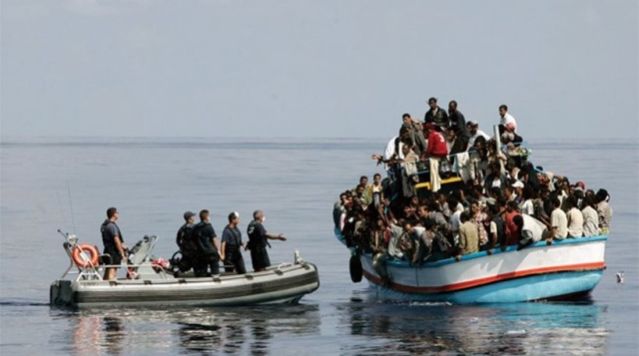 Πλοίο με 700 μετανάστες πλέει ακυβέρνητο νοτιοανατολικά της Κρήτης!