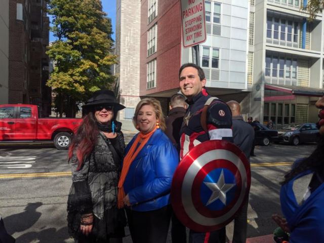 &quot;Κράξιμο&quot; της Marvel σε σύμβουλο της Νέας Υόρκης - &quot;Σταμάτα να ντύνεσαι Captain America&quot;