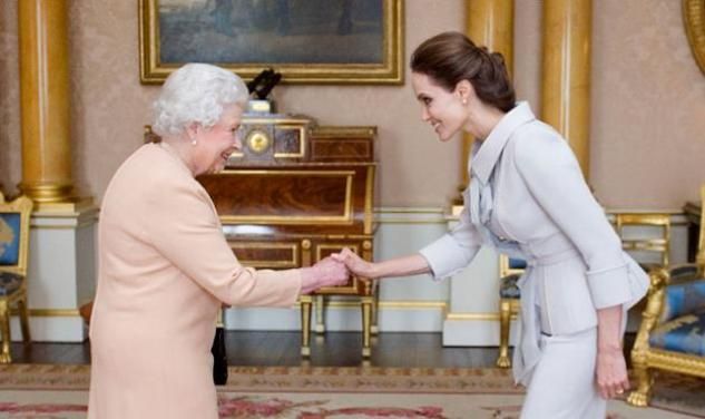 Angelina Jolie: Βραβεύτηκε από τη βασίλισσα Ελισάβετ!