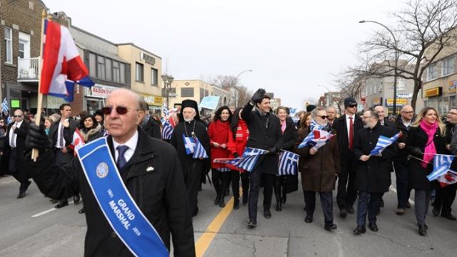 Ο Τζάστιν Τριντό στην παρέλαση για την 25η Μαρτίου: «Zito Hellas» - ΦΩΤΟ
