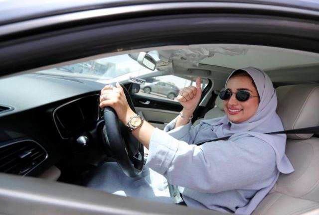 Ιστορικές στιγμές για τη Σαουδική Αραβία: Γυναίκες οδηγοί και επισήμως στο Ριάντ [pics]