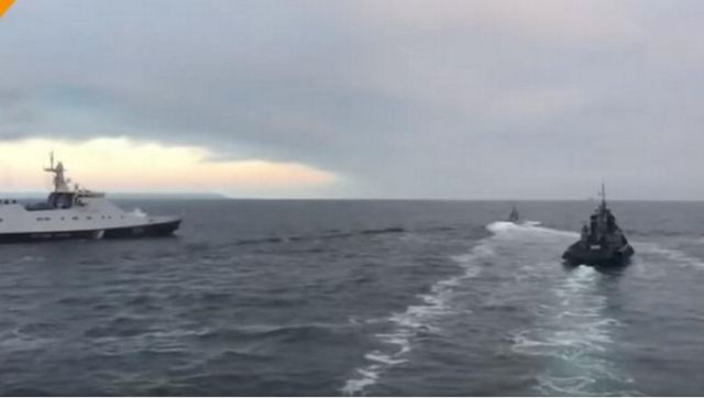 Η στιγμή του επεισοδίου ανάμεσα στα ρωσικά και ουκρανικά πλοία (βίντεο)