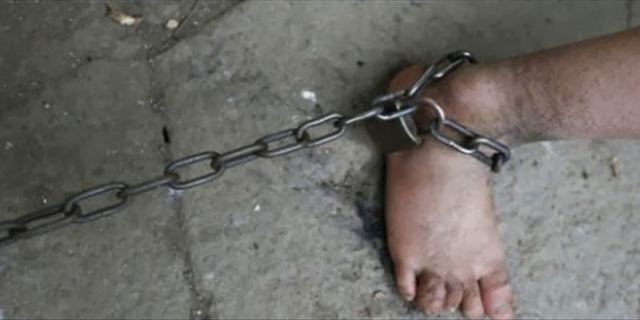 Βρήκαν οκτώ παιδιά φυλακισμένα σε σπίτι - μπουντρούμι