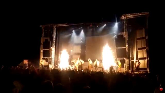 Σοκ: Τραγουδίστρια σκοτώθηκε από πυροτέχνημα σε συναυλία (ΦΩΤΟ - ΒΙΝΤΕΟ)