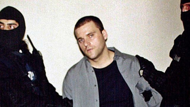 Μετά από 18 χρόνια ξεκίνησε η δίκη του Πάσσαρη για τη διπλή δολοφονία