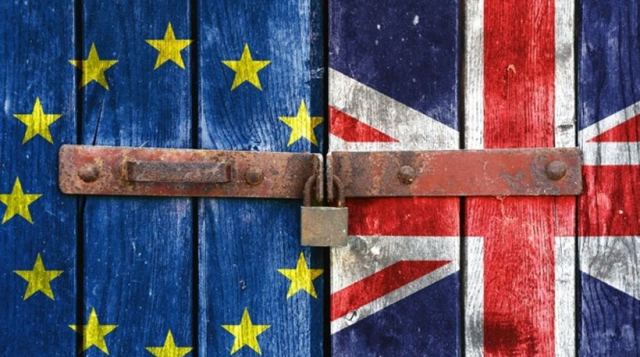 S&amp;P: Απειλεί με υποβάθμιση αν οι Βρετανοί ψηφίσουν για αποχώρηση από την ΕΕ