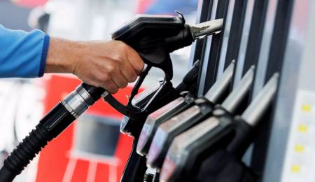 Πετρέλαιο: Μεγάλη «βουτιά» στις τιμές - Πέφτει το diesel κίνησης στην αντλία, ανεβαίνει η βενζίνη