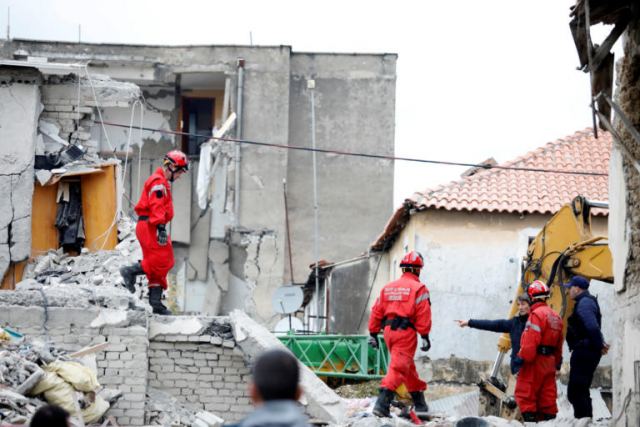 Σεισμός στην Αλβανία: Ανέσυραν 25χρονο ζωντανό μετά από 19 ώρες στα χαλάσματα!
