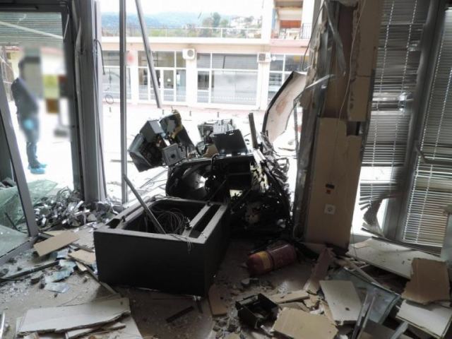 Έκρηξη σε ΑΤΜ στη Γλυφάδα – Ήθελαν να ανατινάξουν τρία μηχανήματα